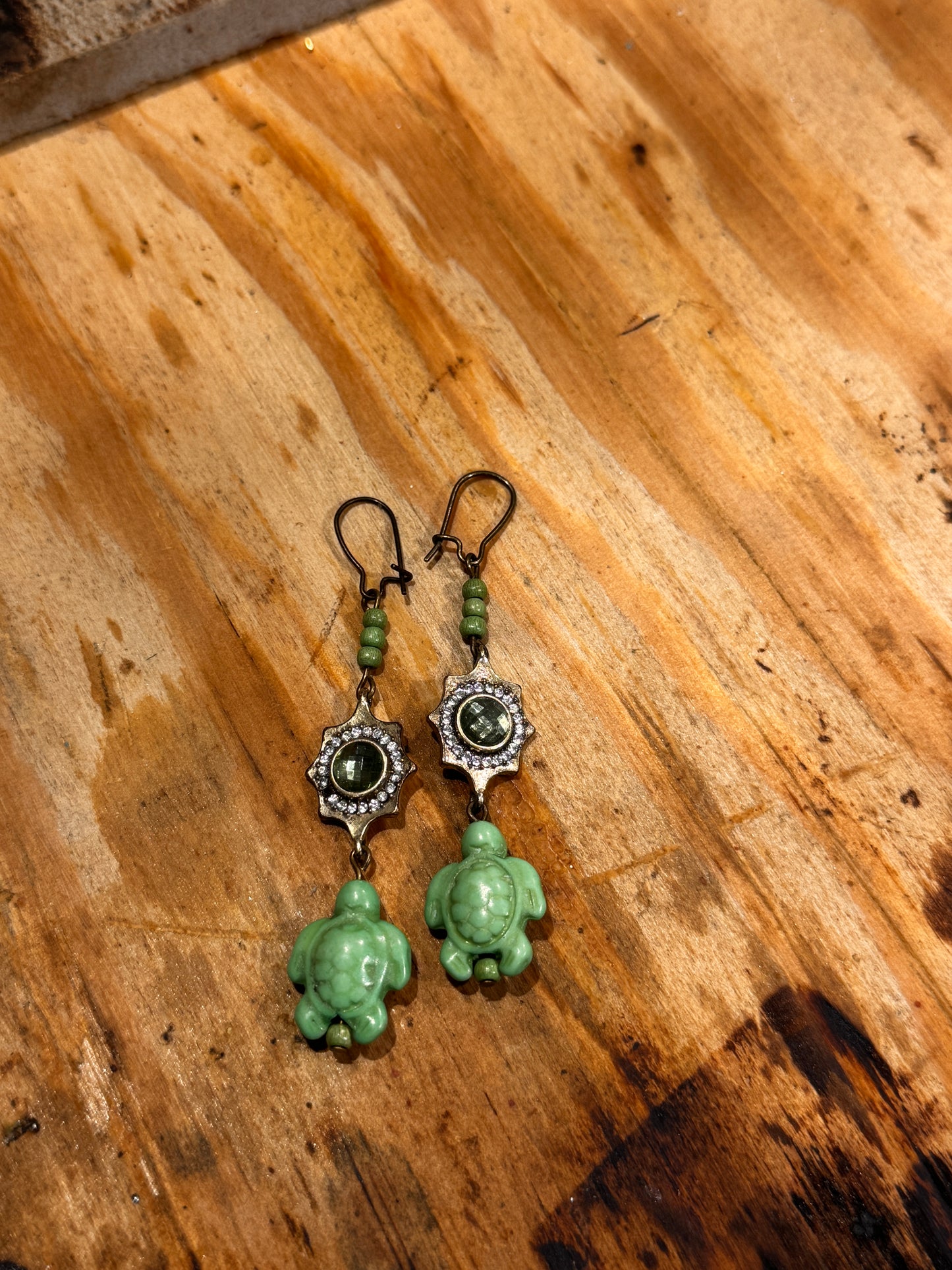 Earrings-turtle-green-jewel