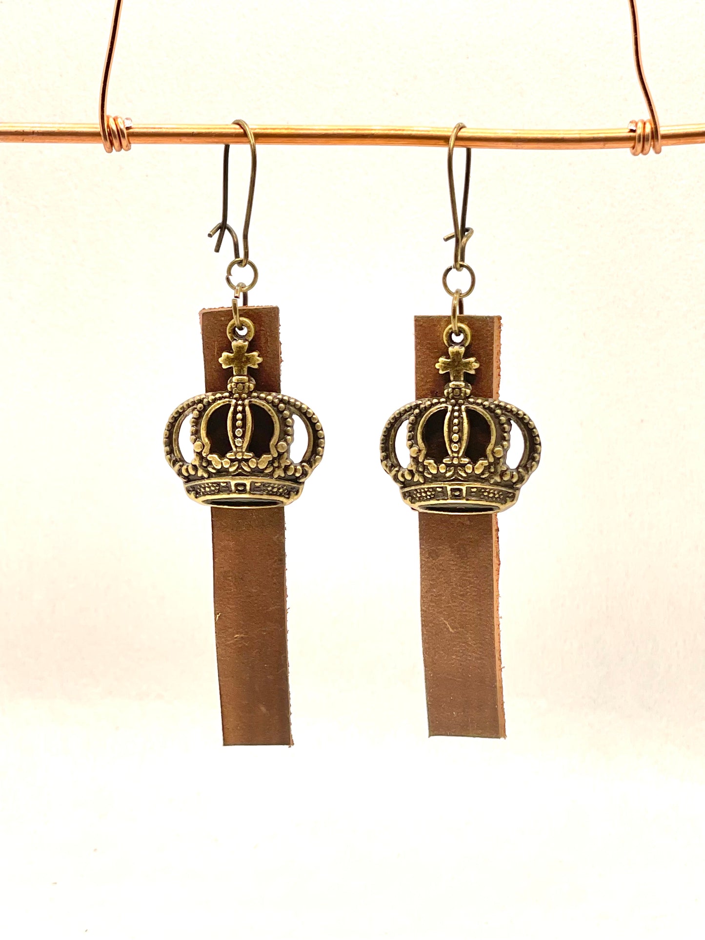 Earrings Leather/crown