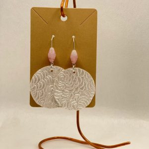 Earrings roses white