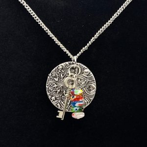Necklace-circle w/embossed metal